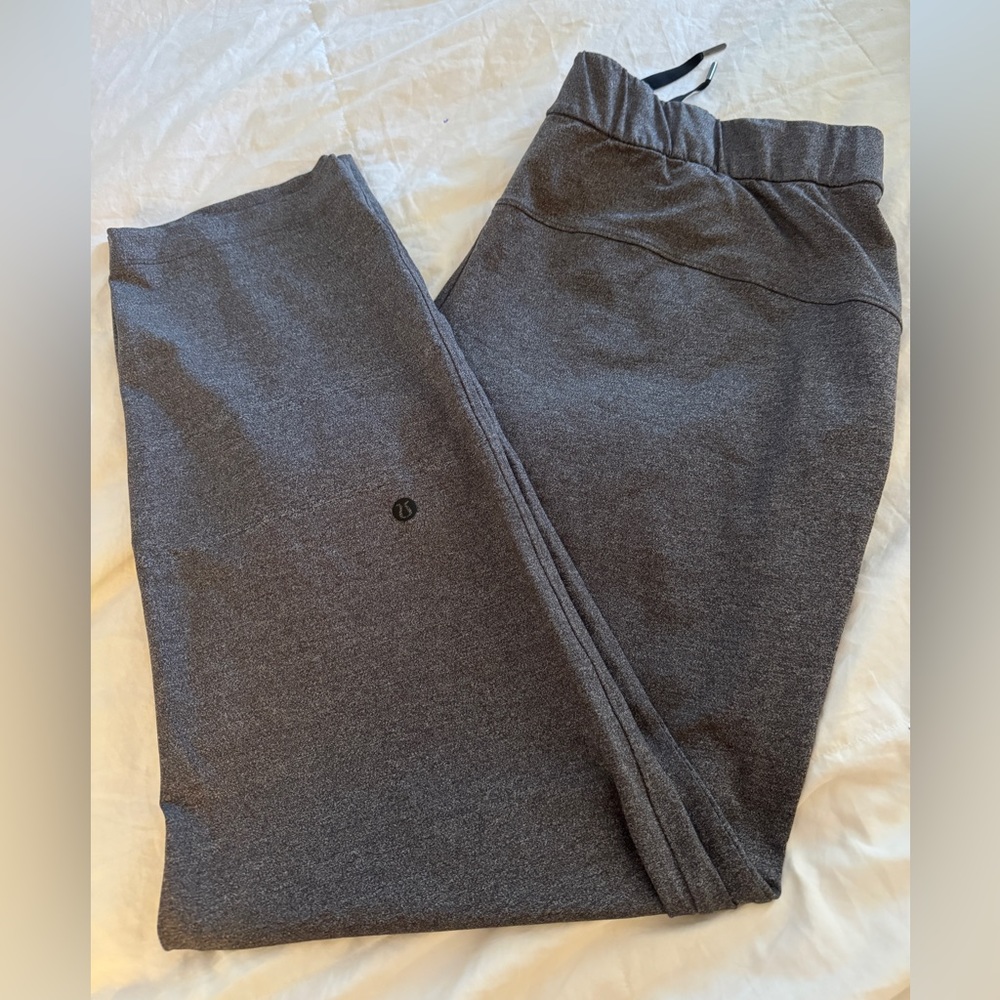 Lululemon on the fly pant 28” size 12, full stretch, excellent condition